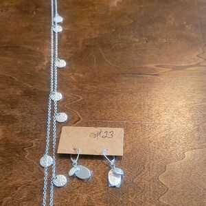 B 25 Elegant Silver Necklace and Earring Set